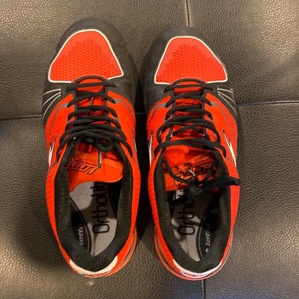 Lotte tennis shoes. Red/black Size 10.5